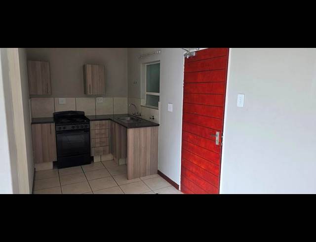 1 BEDROOM PROPERTY TO RENT IN RANDBURG CENTRAL